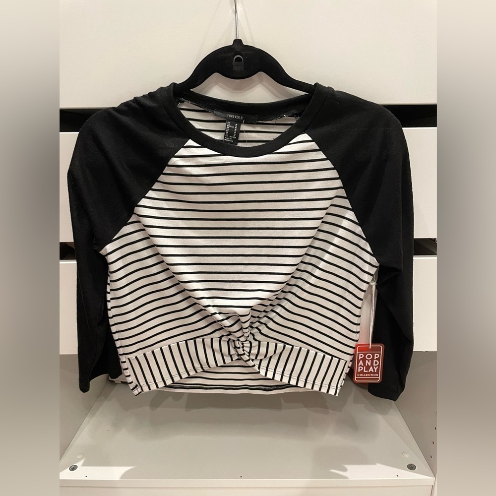 Crop 3/4 sleeve top